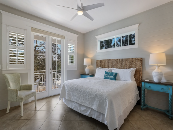 Six Bedroom Luxury Vacation Rental Anna Maria with Pool